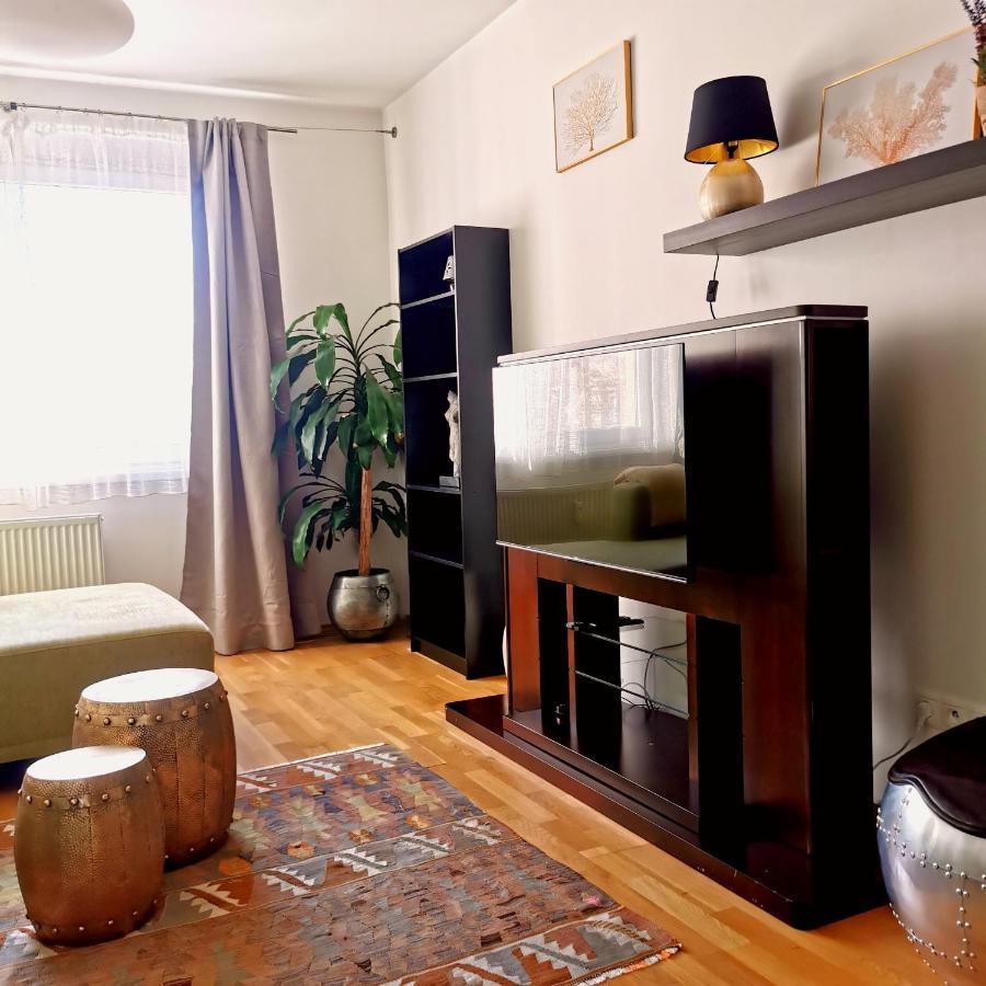 Cozyhome Retro Apartment Bratysława Zewnętrze zdjęcie
